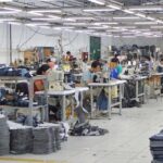 Trabajadores en fábrica textil